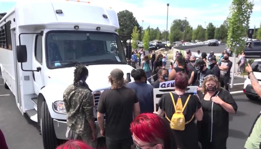 Federal agents arrived in Bend, Oregon, after activists blocked ICE bus