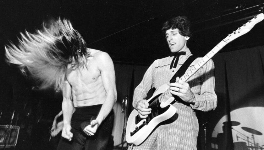 Former Red Hot Chili Peppers guitarist dies