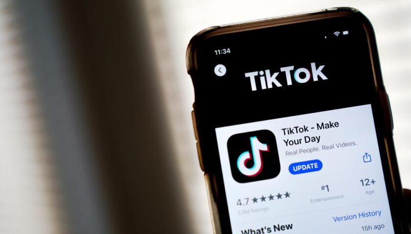US to block access to TikTok and WeChat