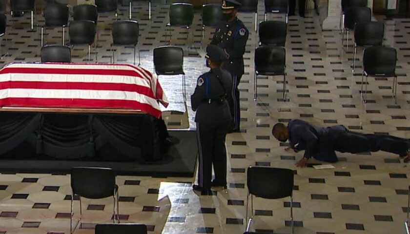 Watch Ginsburg's longtime personal trainer honor the late justice with pushups