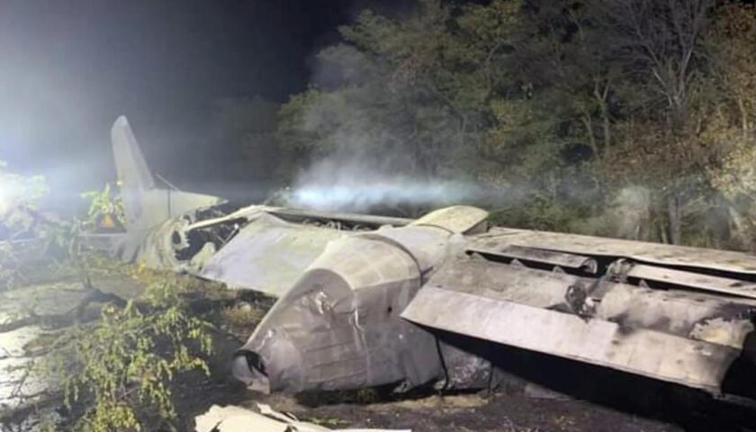 25 people killed in military plane crash in eastern Ukraine