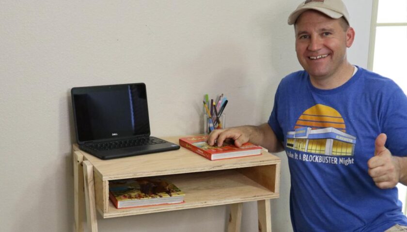 This California dad built dozens of desks to help students with virtual learning