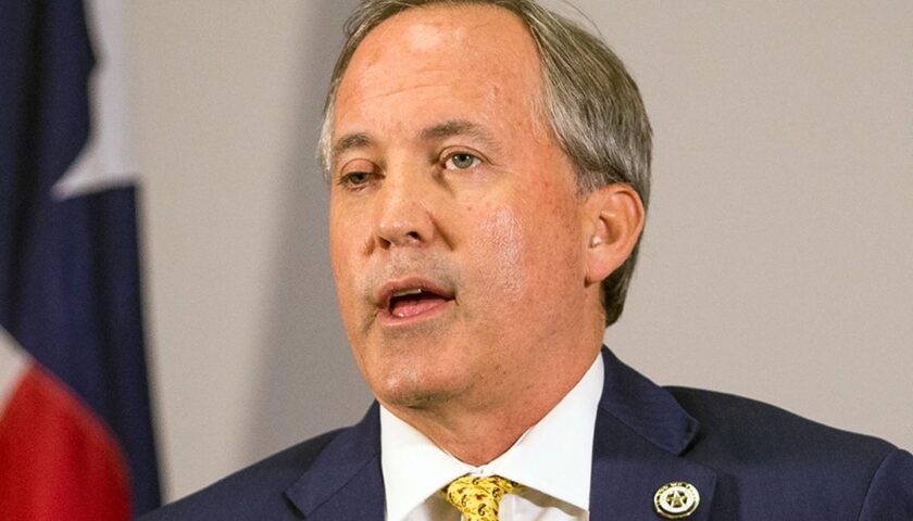 Top aides to Texas Attorney General accuse him of bribery and abuse of office