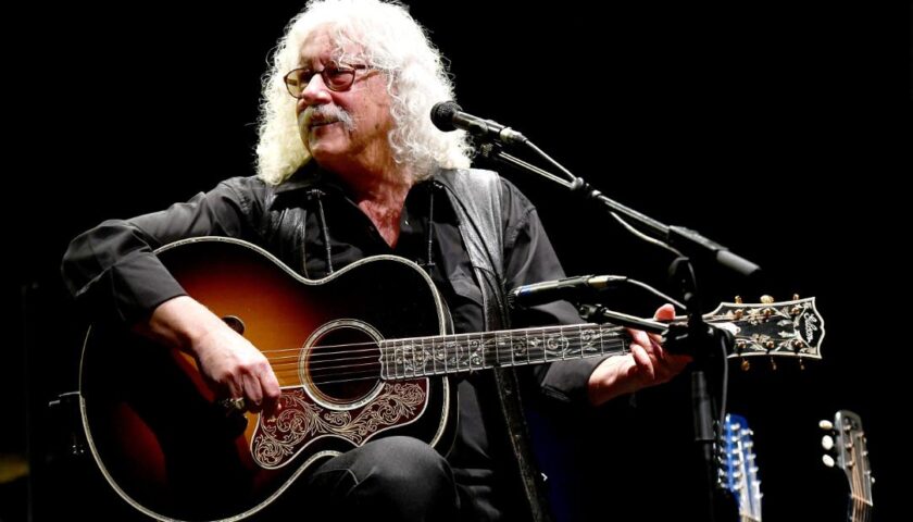 Folk singer Arlo Guthrie says he's retiring after health setbacks