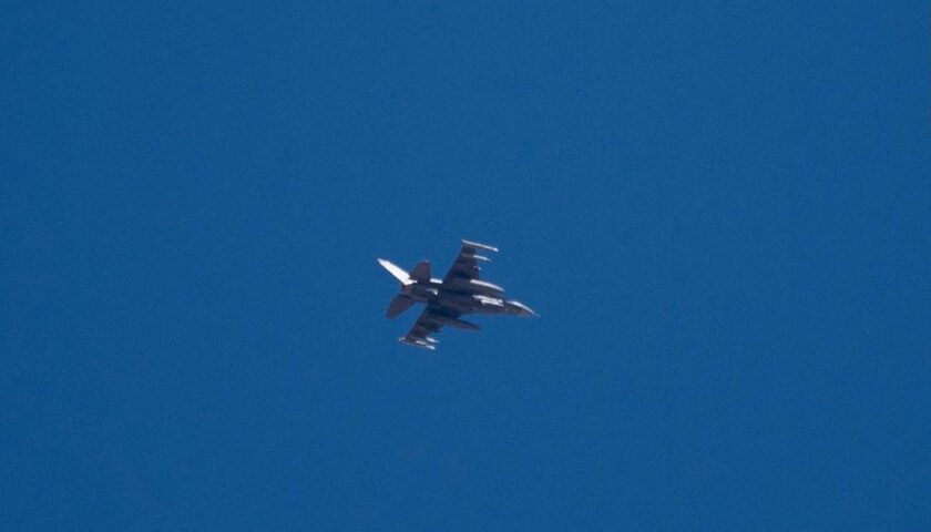 US fighter jet intercepts aircraft near Trump rally, deploying signal flares