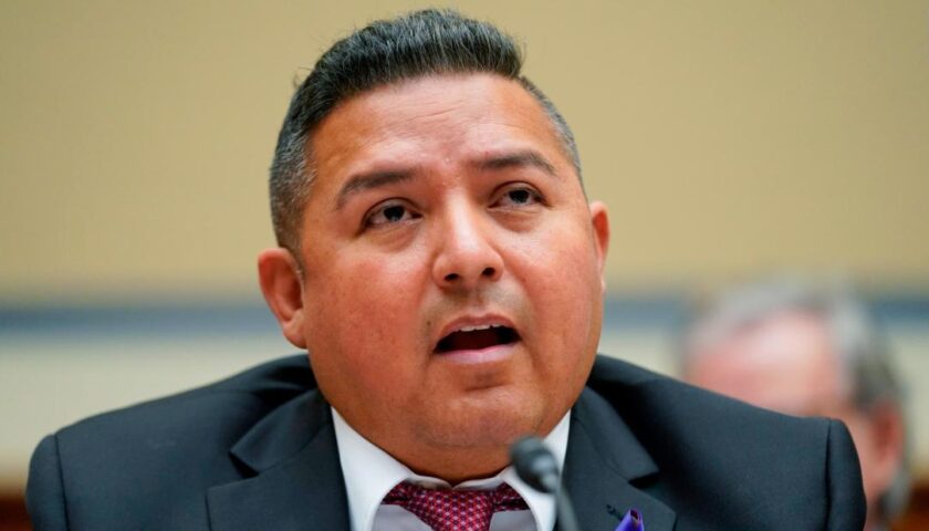 Dwyane Wade urges lawmakers to pass gun reform legislation